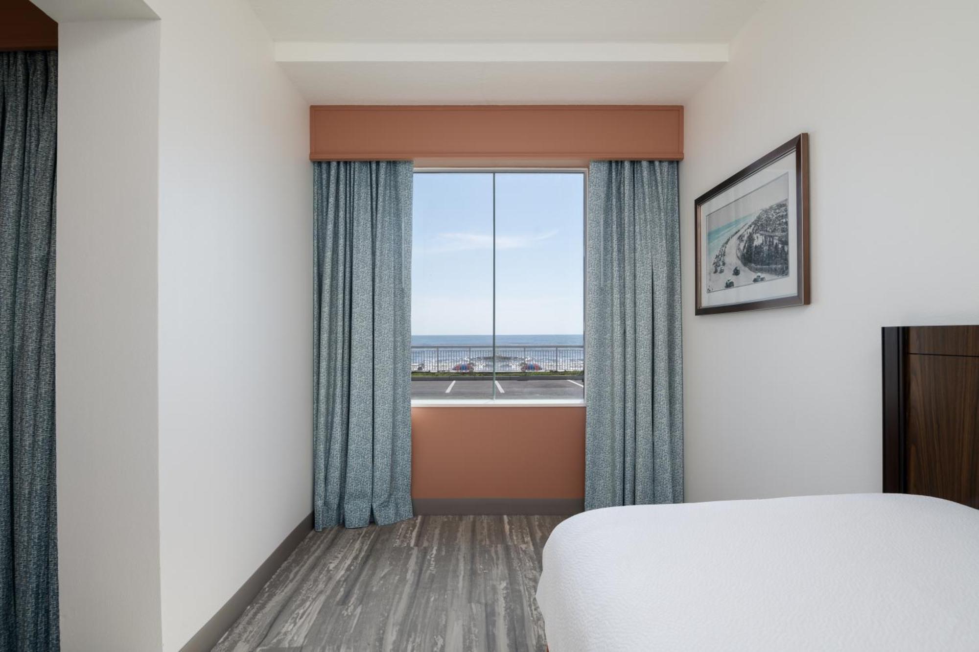 Hilton Garden Inn Daytona Beach Oceanfront Exterior photo